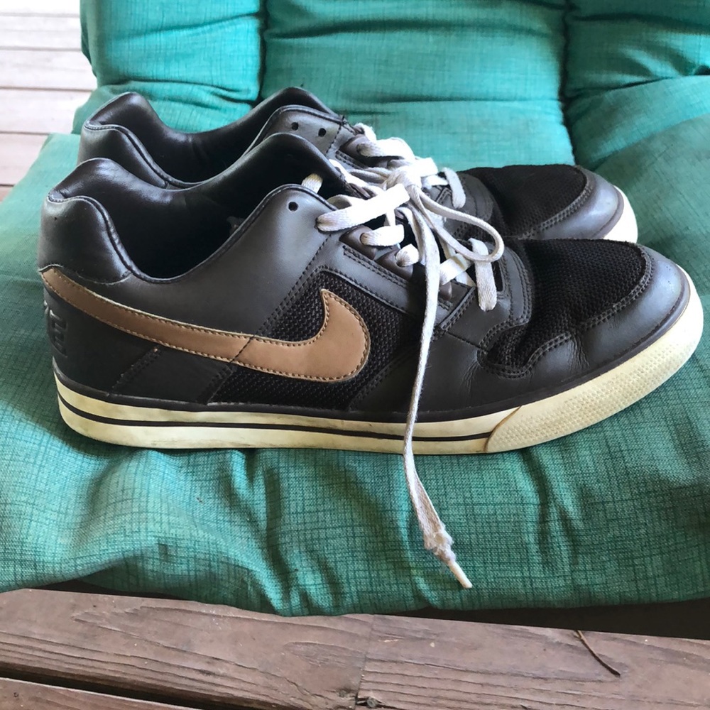 Nike - Picture 3 of 5